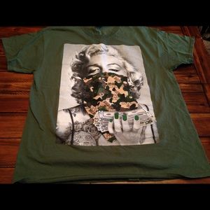 Monroe money hungry t-shirt used size XL